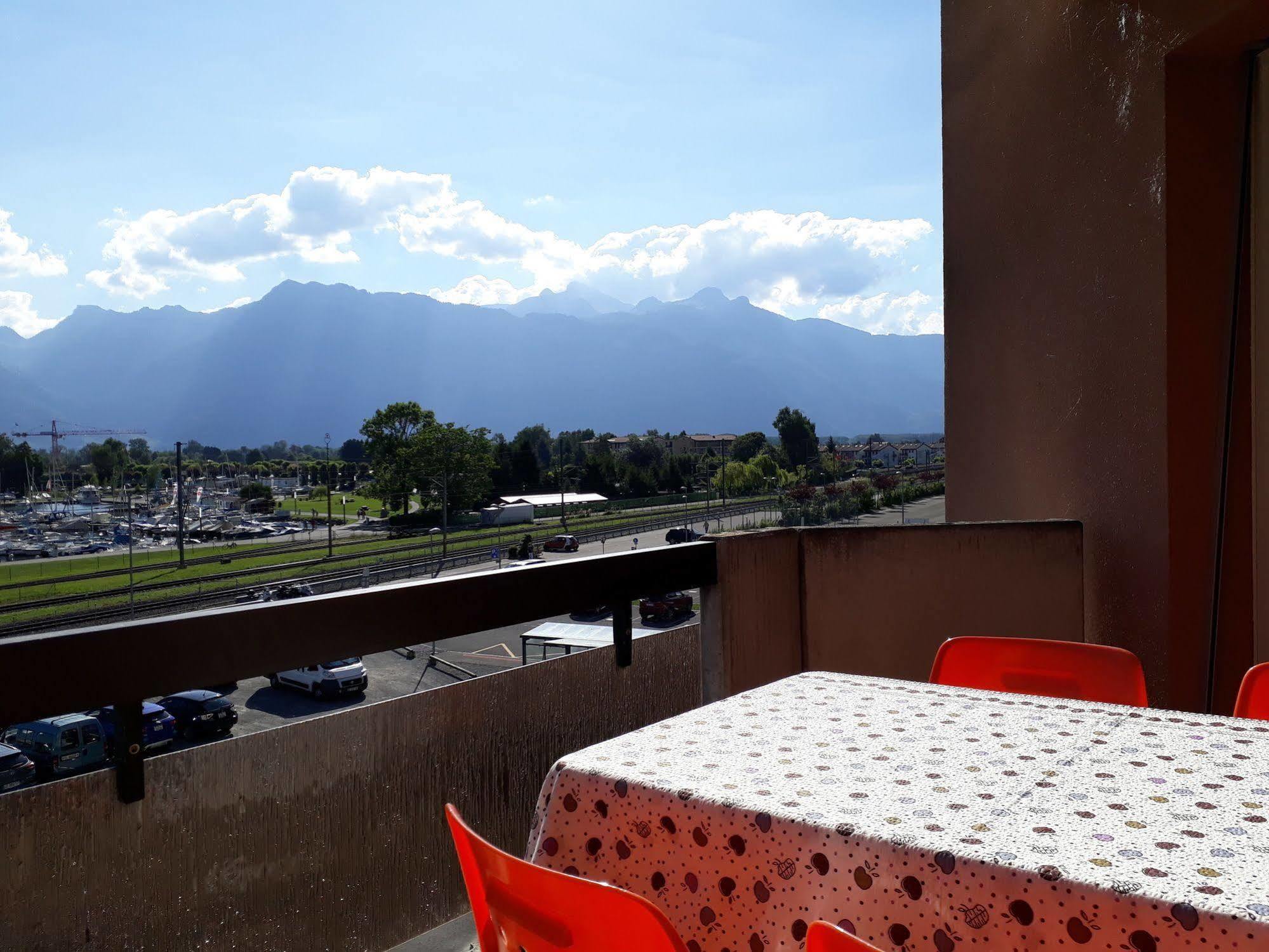 Le Lacustre 4Th Floor Port-Valais Bagian luar foto